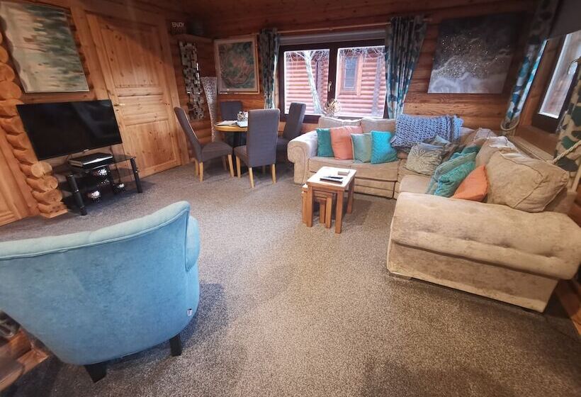 Starlight Log Cabin With Hot Tub And Lake View