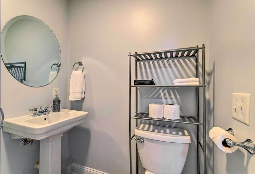 Stylish Wilmington Home, 2 Mi To Riverwalk!