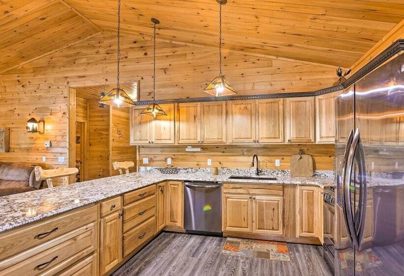 Sun Dappled Cadillac Gem W/ Kayaks & Grill!