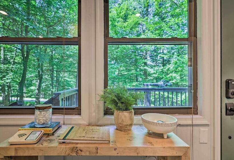 Sweetfern  Gouldsboro Cabin: Deck + Lake Access