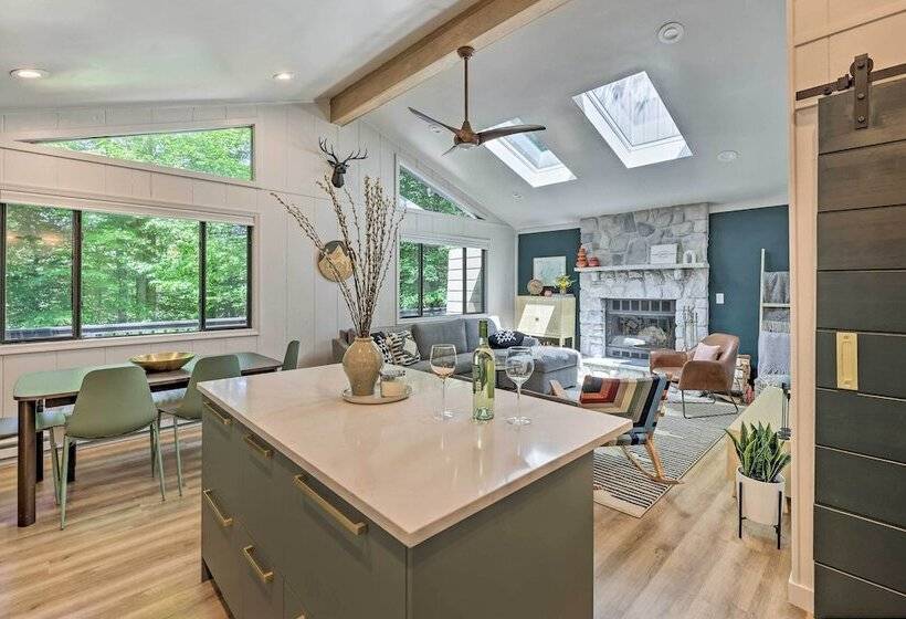Sweetfern  Gouldsboro Cabin: Deck + Lake Access