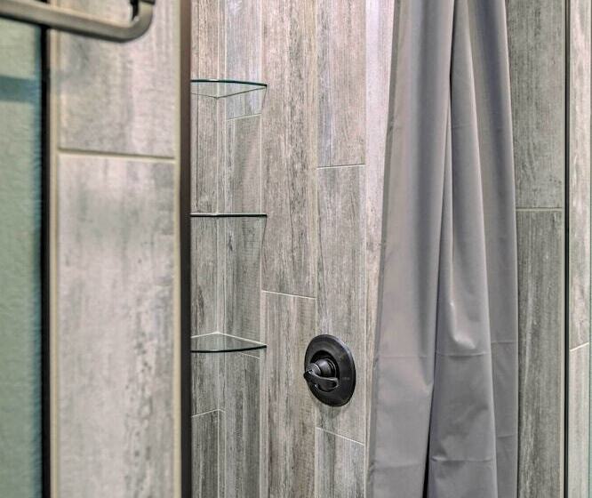 The Lakefront Home   5 Minutes From Detroit Lakes!