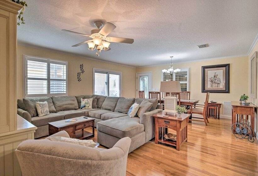 ~ 1 Mi To Golf: Home W/ Patio In The Villages!