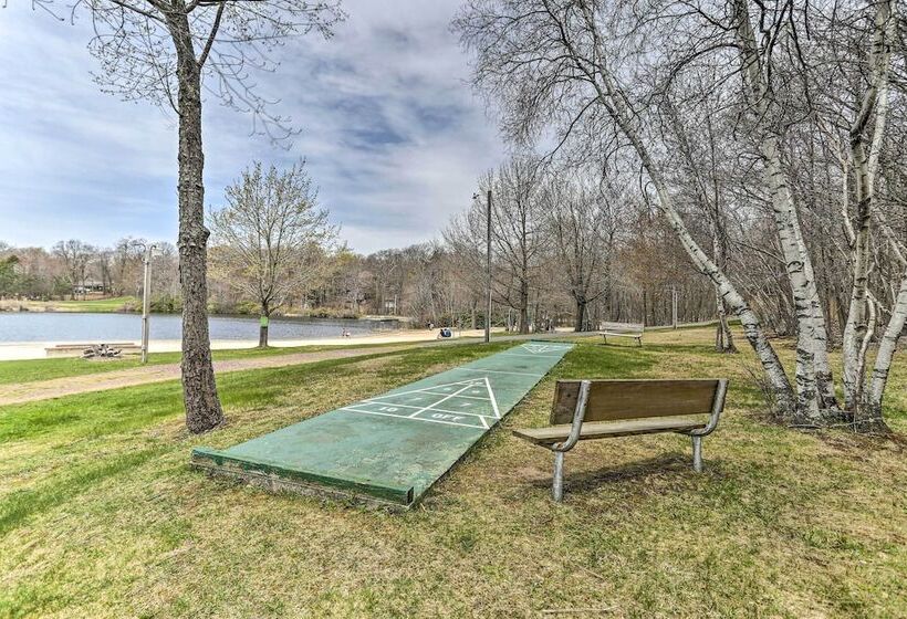 Quiet Tobyhanna Home With Hot Tub And Deck!