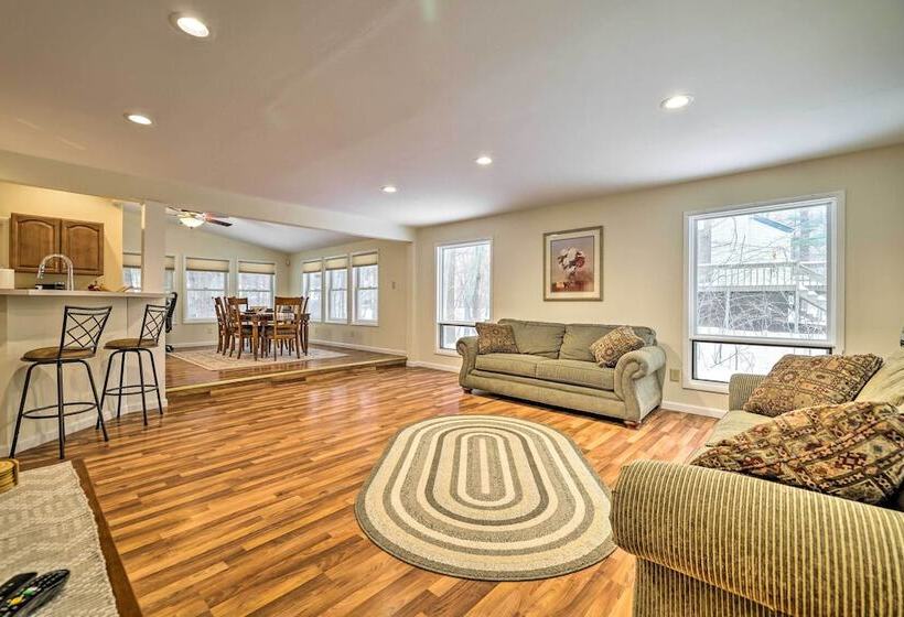 Quiet Tobyhanna Home With Hot Tub And Deck!
