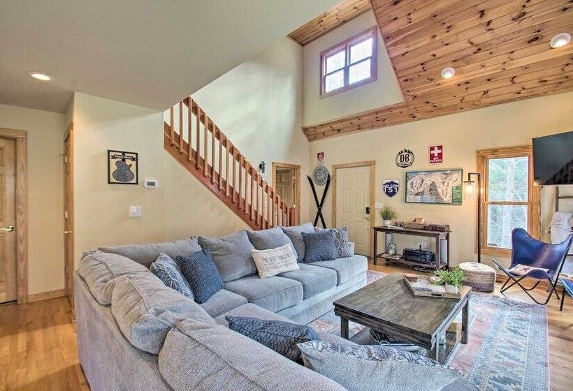 Wintergreen Resort Cabin: Near The Slopes!