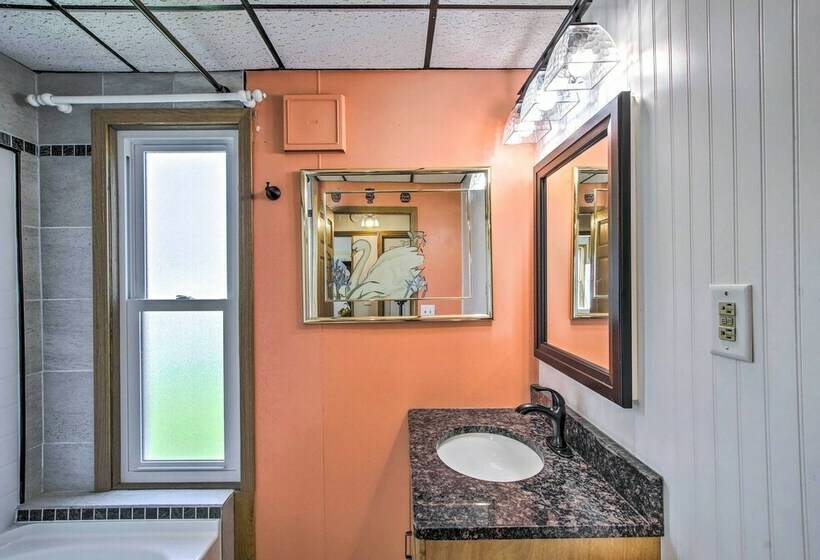 Two Rivers Home W/ Yard ~ Half Mile To Beach!