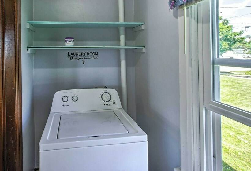 Two Rivers Home W/ Yard ~ Half Mile To Beach!