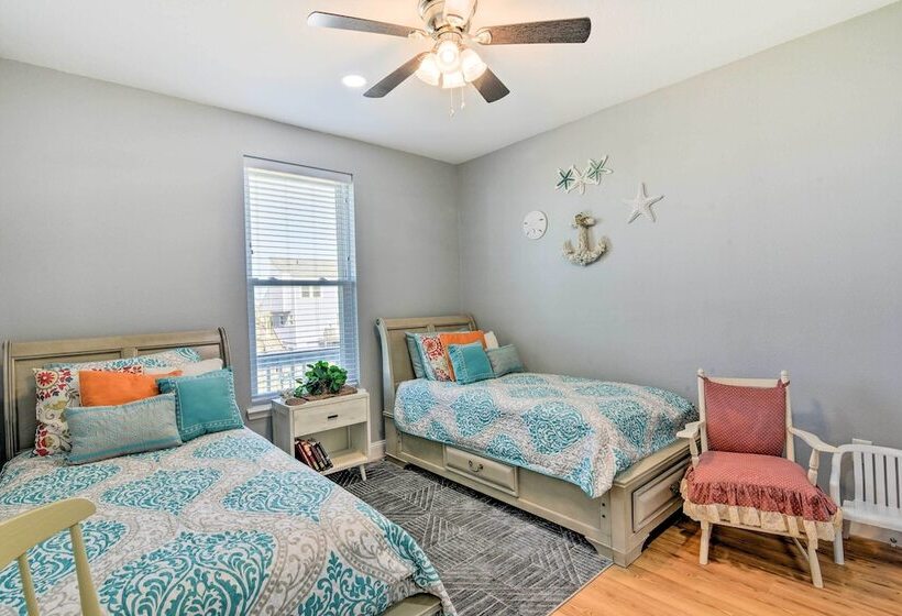 < 1 Mi To Coast: Jamaica Beach Home W/ Pool Access