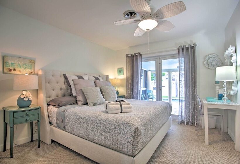 Vibrant Home W/ Outdoor Oasis ~ 1 Mi To Beach!