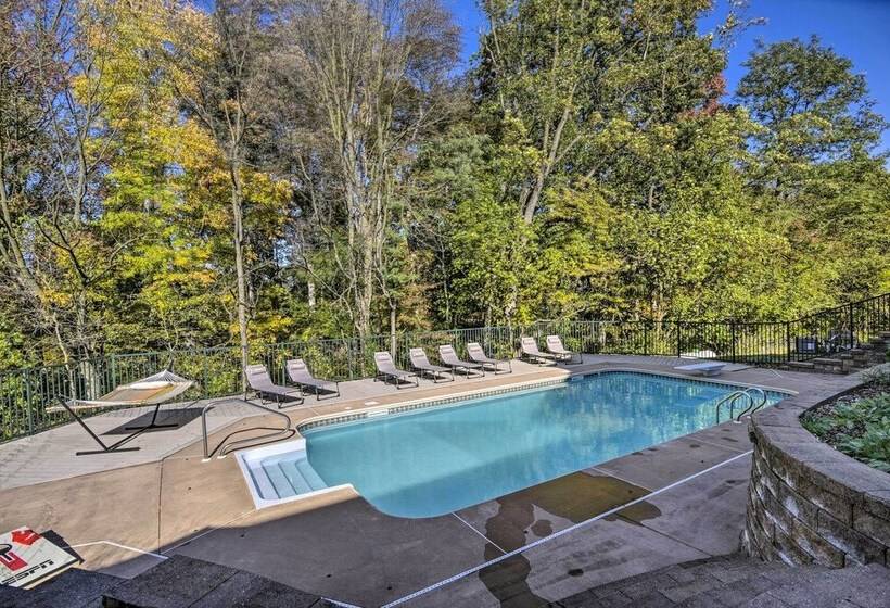 Beautiful Mount Joy Cabin W/ Pool + Sauna!