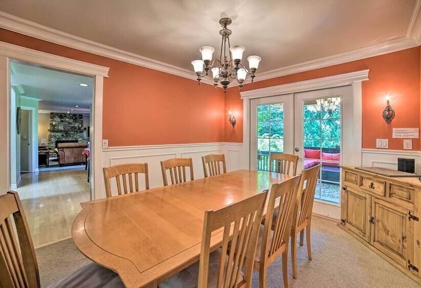 Beautiful Wine Country Home W/ Hot Tub & Lake View