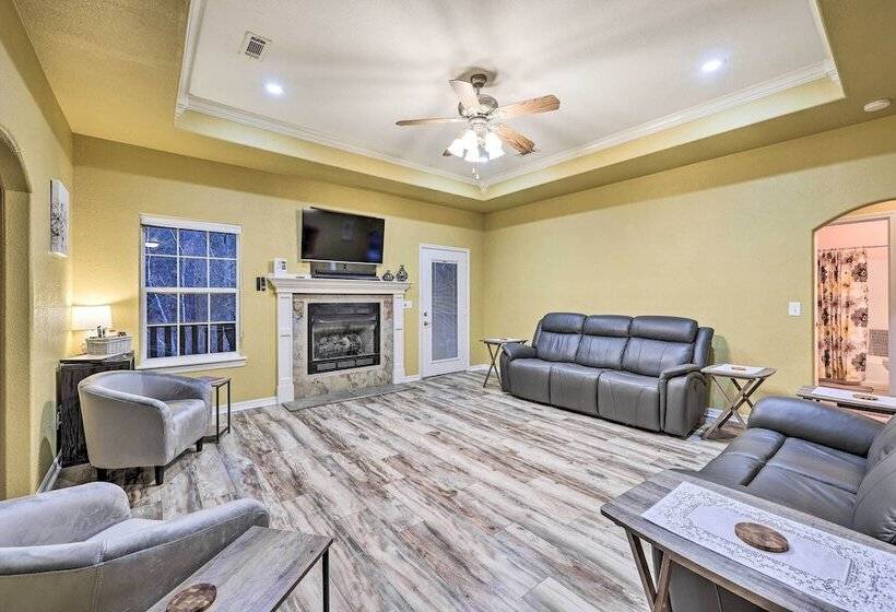 Bella Vista Home 2 Blocks To Bike & Hike!
