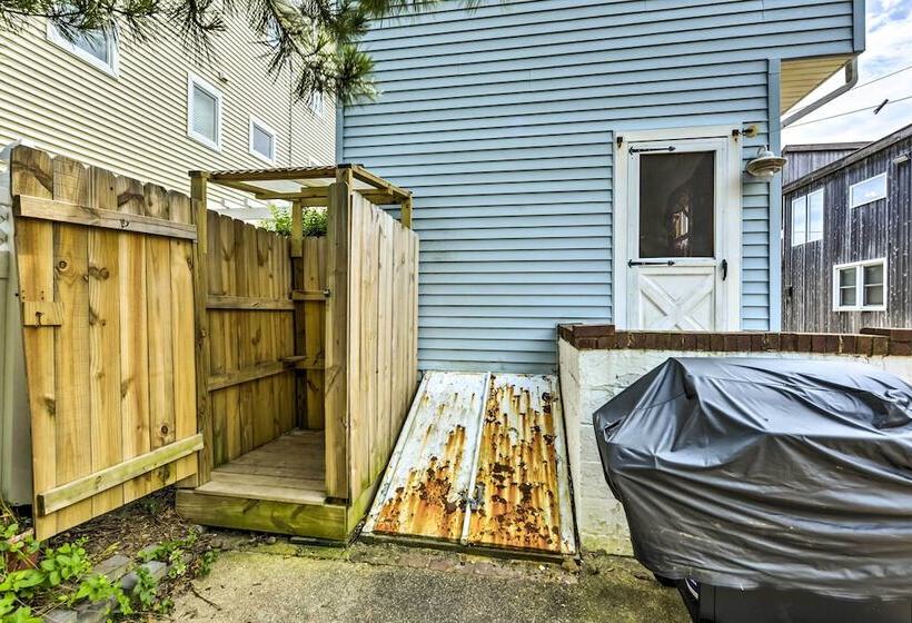 Breezy Ship Bottom House W/ Yard + Beach Access!