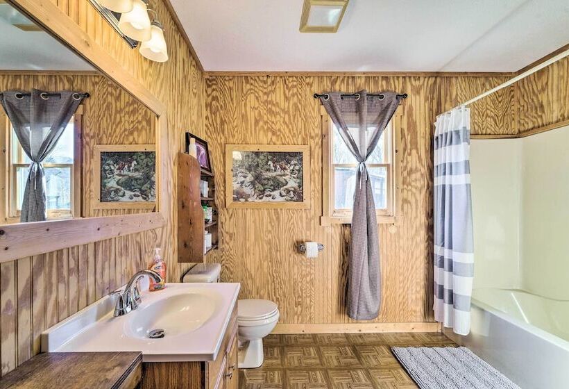7 Mi To Downtown Morganton: Cabin W/ Fire Pit!