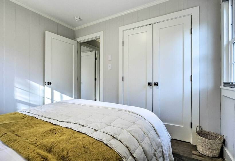 Charming Carrboro Home   Walk To Downtown!