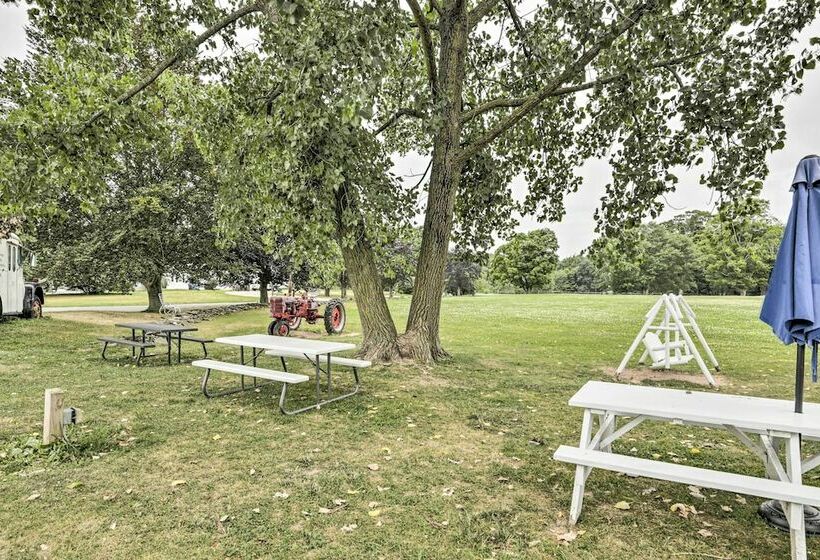 Charming Farmhouse W/ Pool & Fishing Pond!