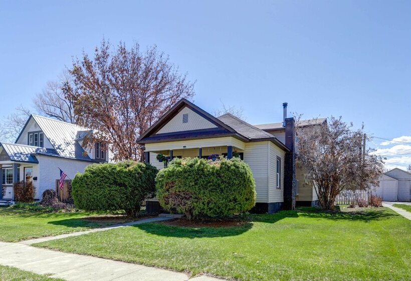 Charming Montrose Family Home: Block To Downtown!