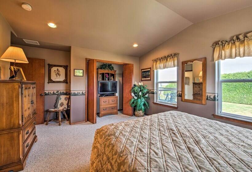 Charming Sequim House W/ Olympic Peninsula Views!