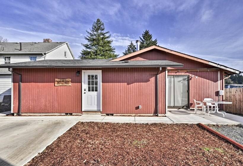 Estacada Home   Near Milo Mciver State Park!
