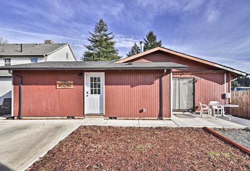 Estacada Home   Near Milo Mciver State Park!