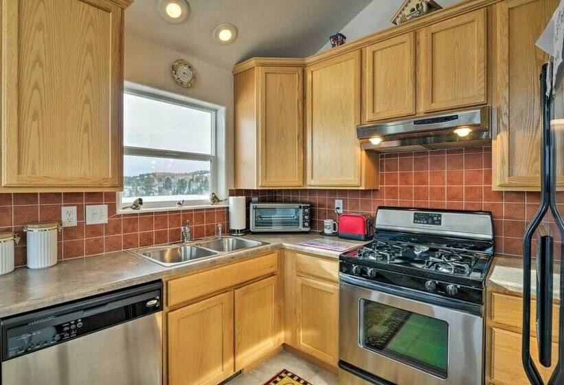 Como Retreat W/ Mountain Views: Near Hiking Trails