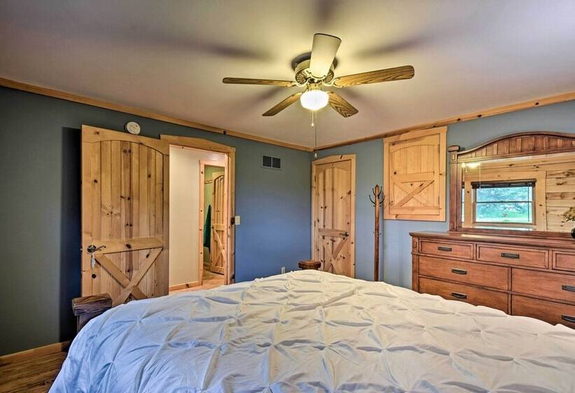 Cozy Amish Country Cabin On Shipshewana Lake!