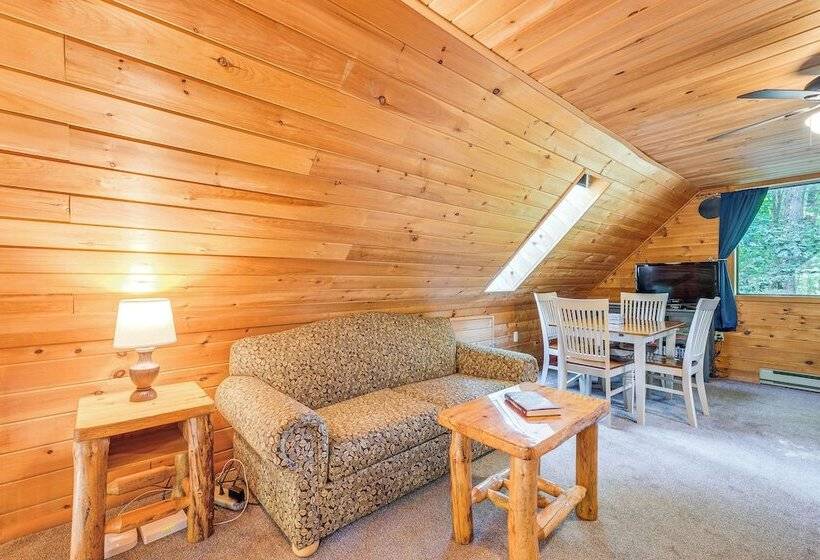 Arrowhead Lake Cabin: Near Skiing & Walk To Lake