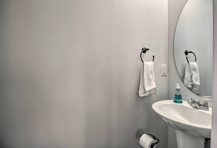 Cozy Home W/ Grill: 1 Block To Longwood Univ!