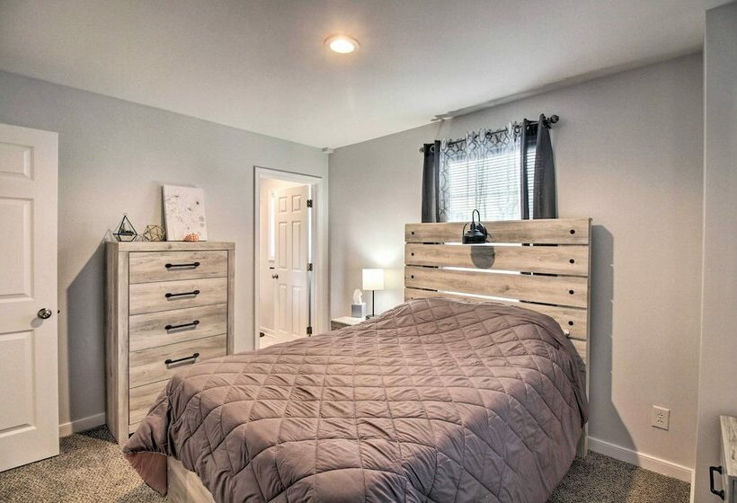 Cozy Home W/ Grill: 1 Block To Longwood Univ!