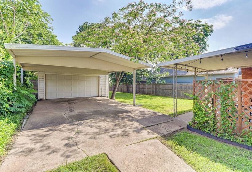 7 Mi To Dtwn Dallas: Cozy Home W/ Yard!