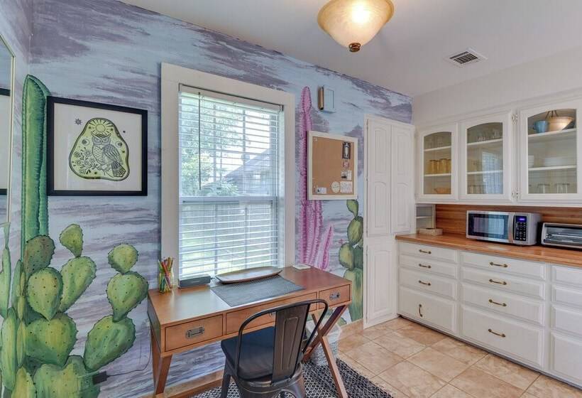 7 Mi To Dtwn Dallas: Cozy Home W/ Yard!