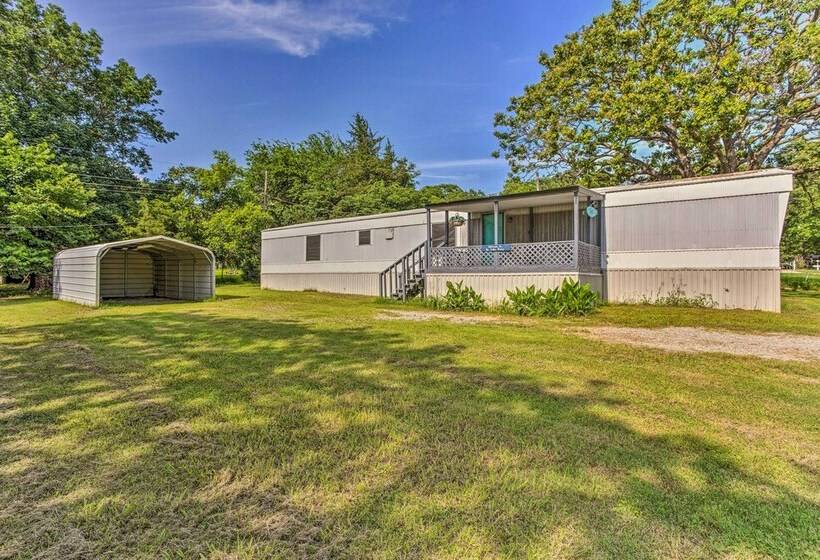 Cozy Mead Home W/ Grill & Patio: Nearby Lake!