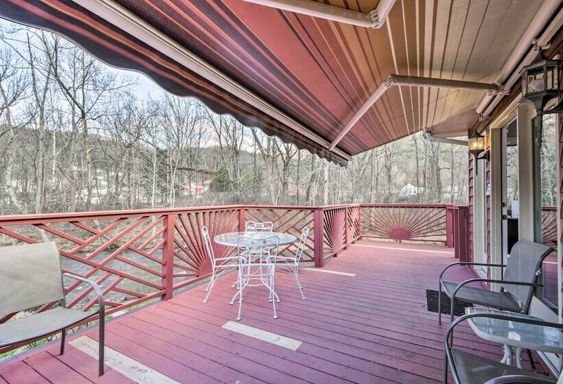 Damascus Home W/fire Pit & Views, Walk To Shops!