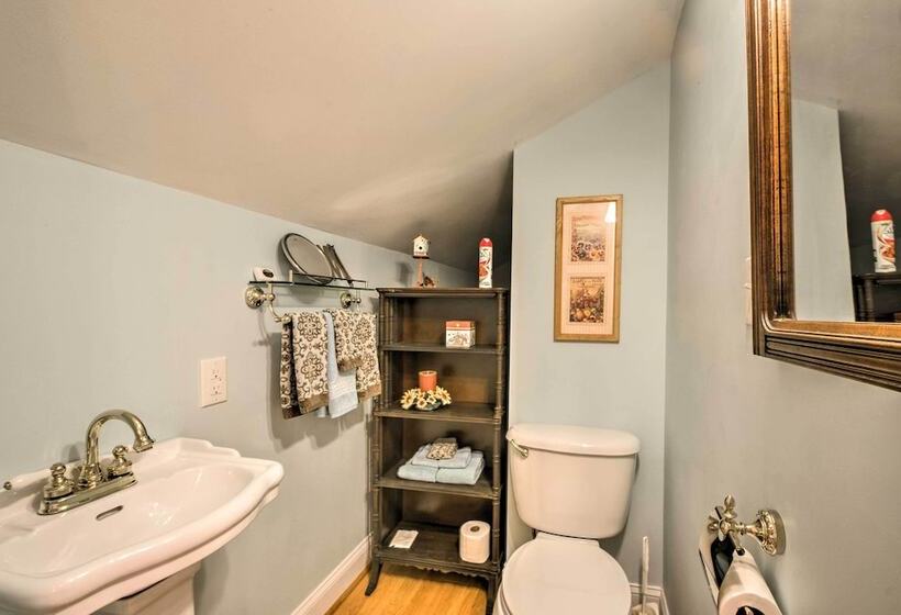 Damascus Home W/fire Pit & Views, Walk To Shops!