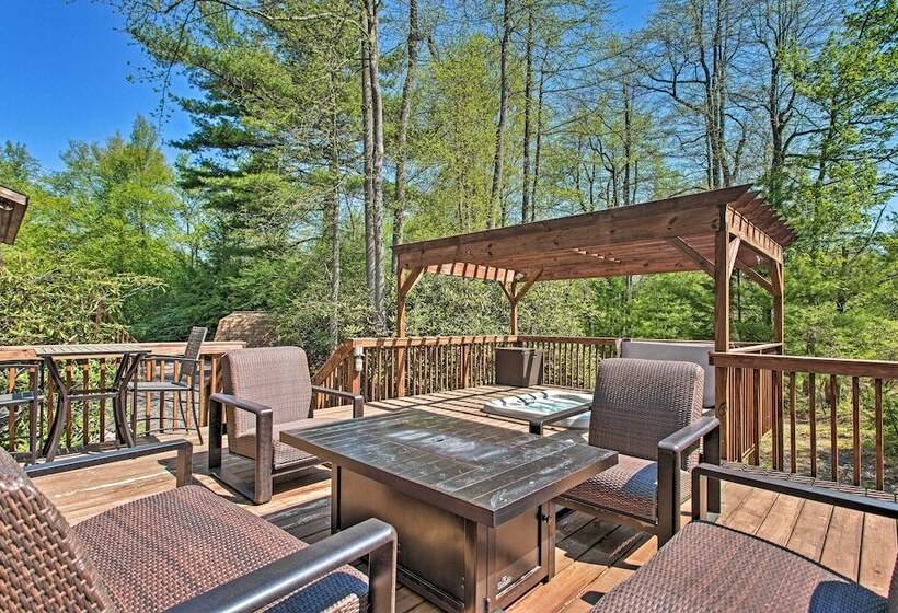Fire Pit & Hot Tub: Poconos Family Cabin!