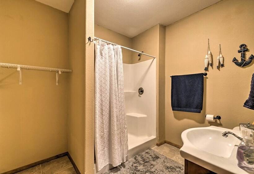 Pet Friendly Branson West Lodge W/ Hot Tub!