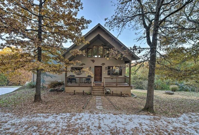 Pet Friendly Branson West Lodge W/ Hot Tub!
