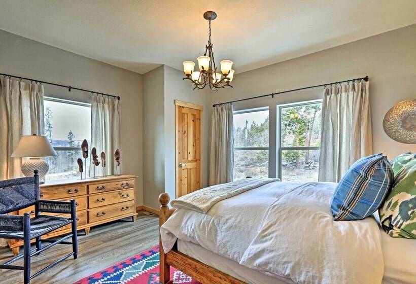 Mtn View Retreat W/ Hot Tub In Granby!