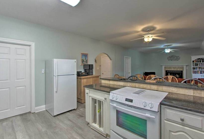 Family Friendly Home W/ Pool, Easy Walk To Beach!