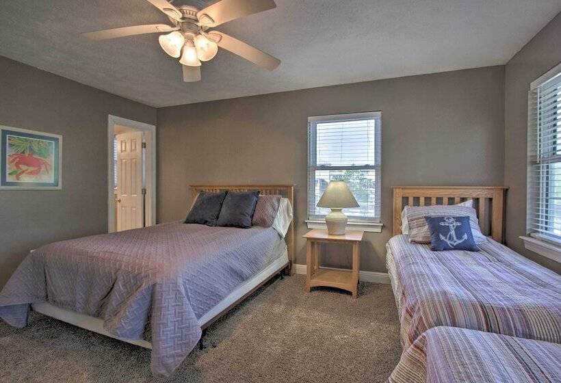 Family Friendly Home W/ Pool, Easy Walk To Beach!