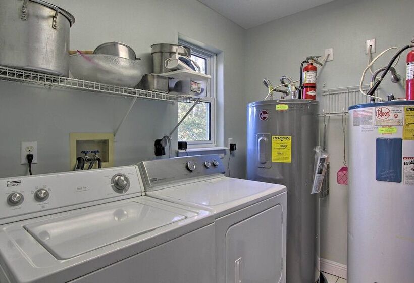 Family Friendly Home W/ Pool, Easy Walk To Beach!