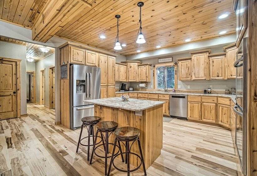 Garden Valley Cabin W/ Loft & Large Deck!