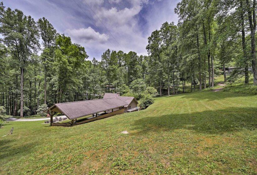 Gorgeous Home W/ Fireplace < 6 Mi To Downtown
