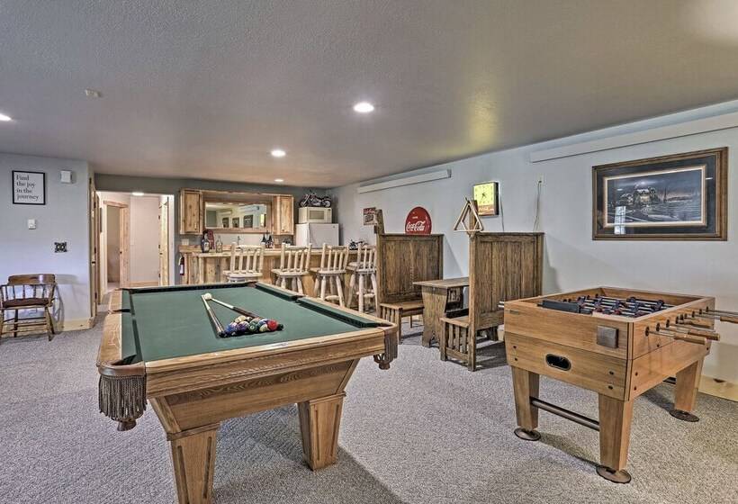 Black Hills Cabin: Hot Tub, Fishing Pond & Deck