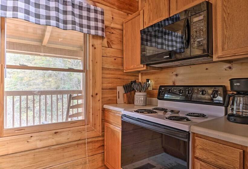 Homey Sevierville Cabin W/ Deck Near Pigeon Forge!