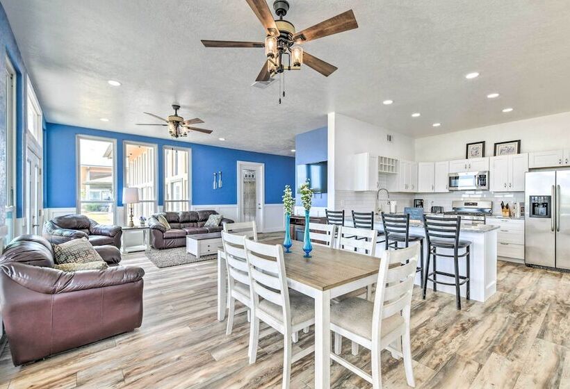 Lakefront Wichita Falls Home W/ Pool & Hot Tub