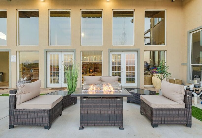 Lakefront Wichita Falls Home W/ Pool & Hot Tub