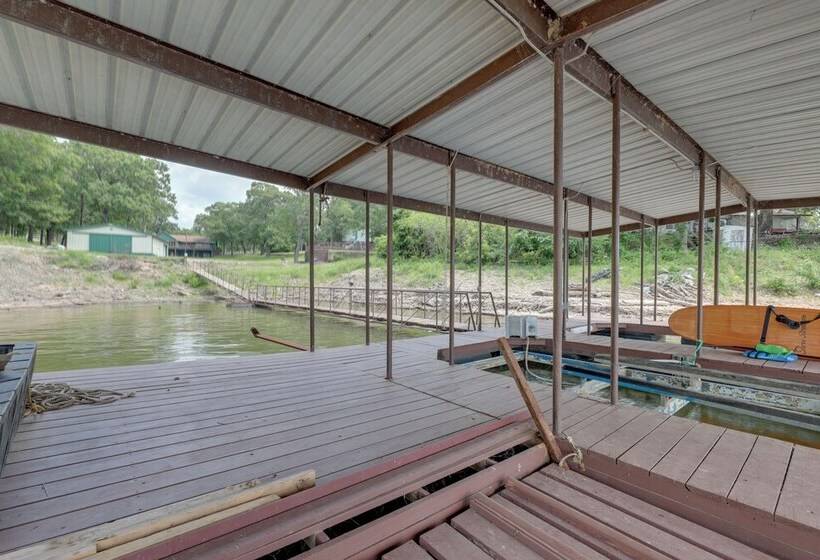 Lakefront Grove Getaway W/ Shared Boat Dock!