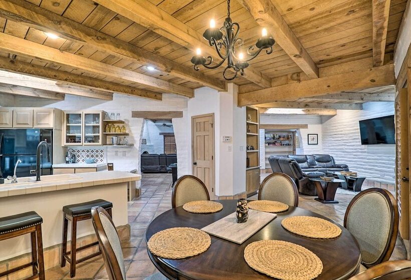 Las Cruces Home  La Casa Blanca  W/ Courtyard